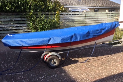 Custom Boats Selway Fisher gaff rigged dinghy