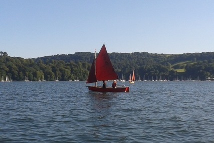 Custom Boats Selway Fisher gaff rigged dinghy