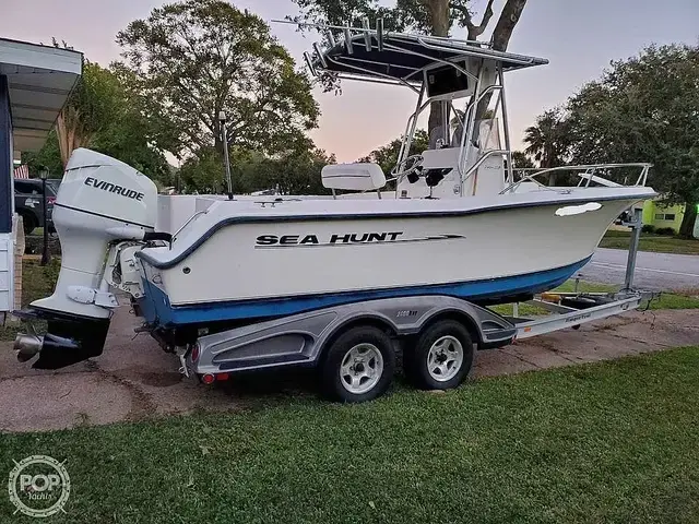 Sea Hunt Triton 220