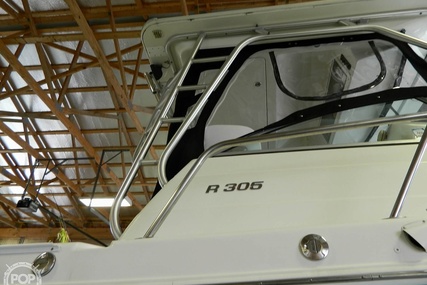 Robalo R305