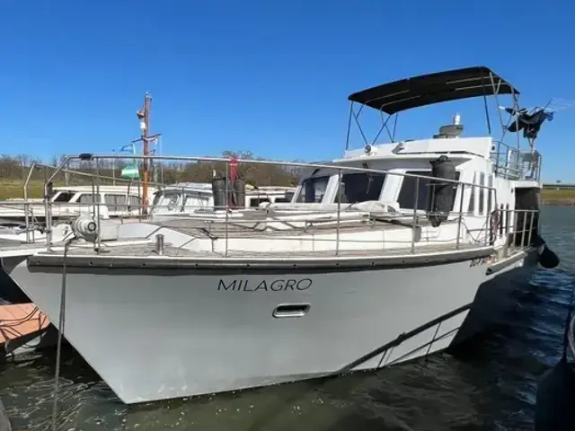 Bruce Roberts Trawler 42 Flybridge