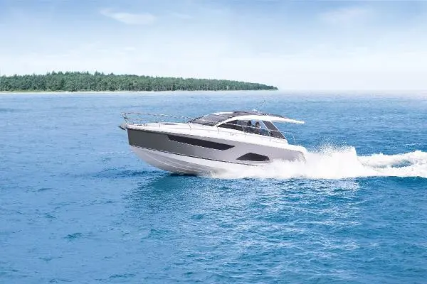 2024 Sealine s335