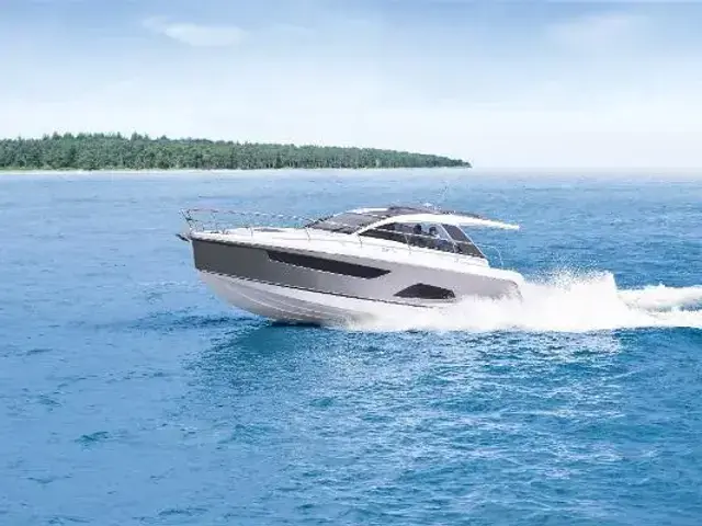 Sealine S335