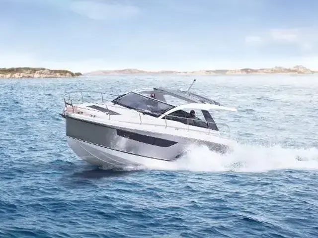 Sealine S335