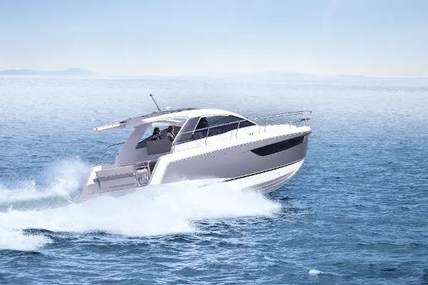 2024 Sealine s335