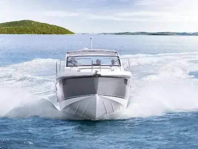 Sealine S 335