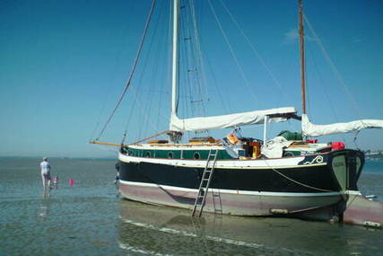 Peter Nicholls Yacht Builders Thames Barge Yacht