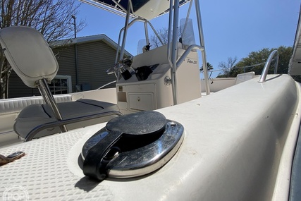 Sea Hunt Triton 220