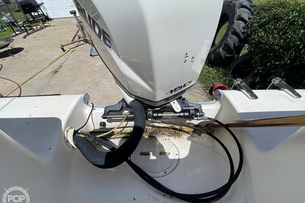 Sea Hunt Triton 220