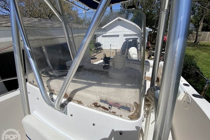 Sea Hunt Triton 220