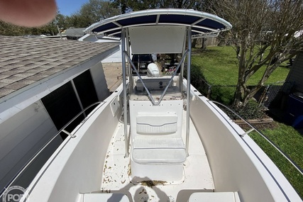 Sea Hunt Triton 220