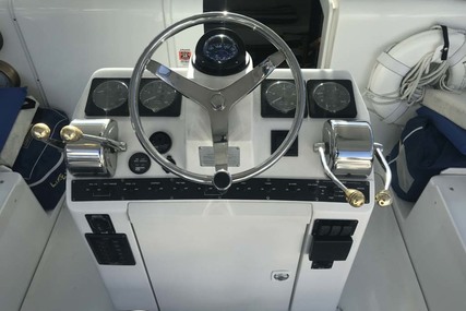 Luhrs 320 Express