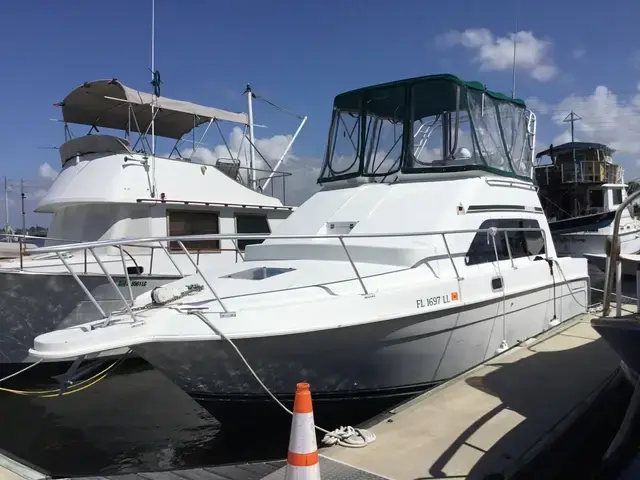 Mainship Boats 31 Sedan Bridge