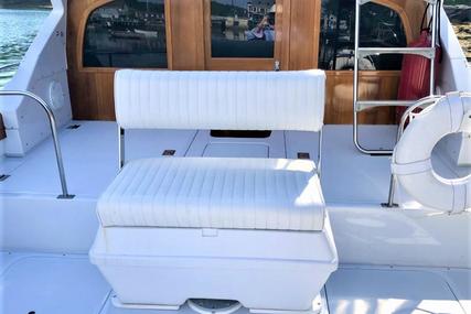 Bertram 28 Flybridge Cruiser