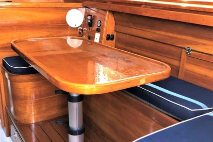 Bertram 28 Flybridge Cruiser