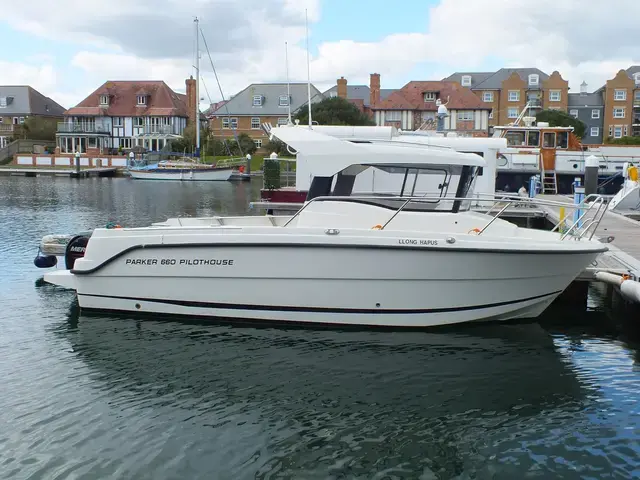 Parker 660 Pilothouse