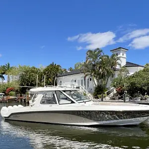 2020 Boston Whaler 380 Realm