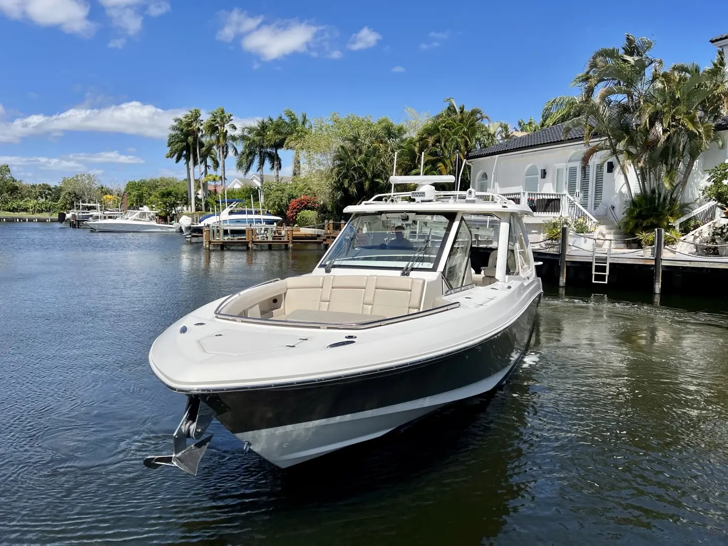 2020 Boston Whaler 380 realm