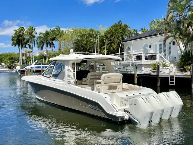 Boston Whaler 380 Realm