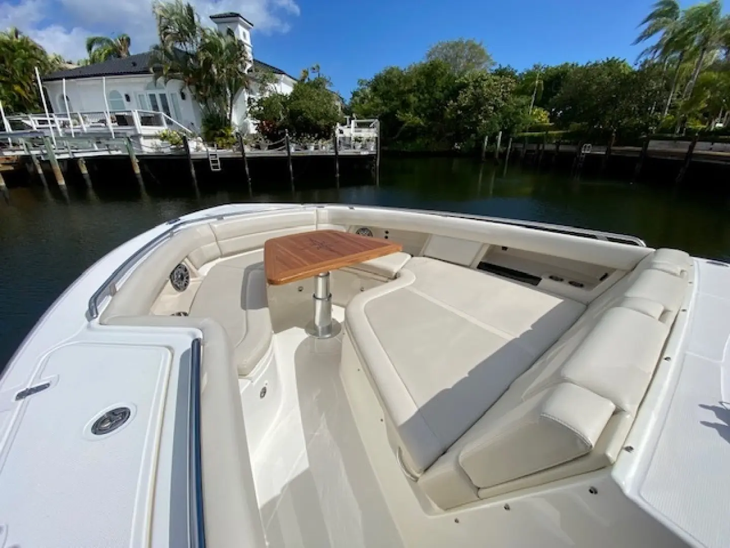 2020 Boston Whaler 380 realm