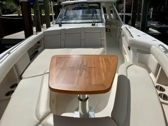 Boston Whaler 380 Realm