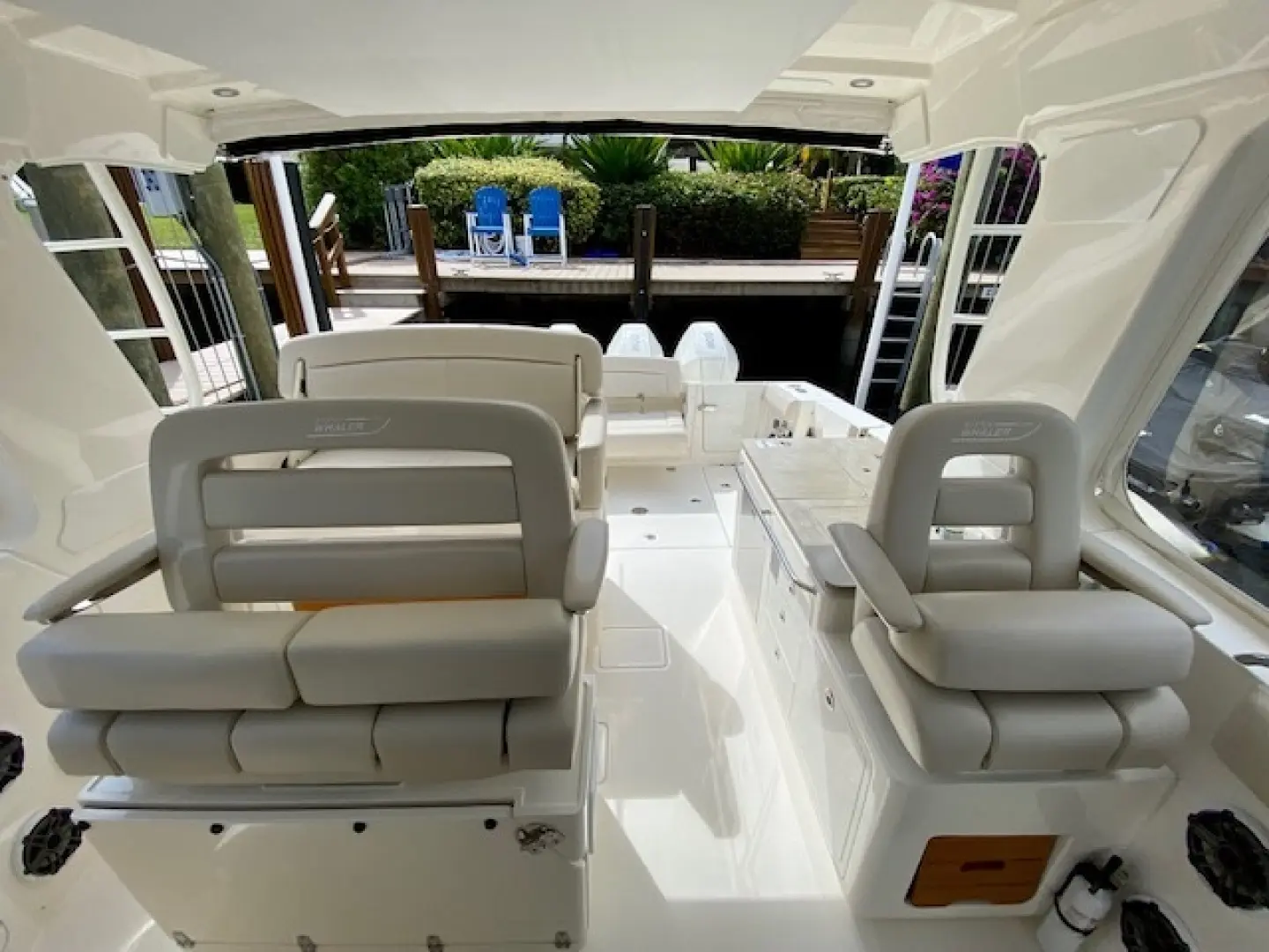 2020 Boston Whaler 380 realm