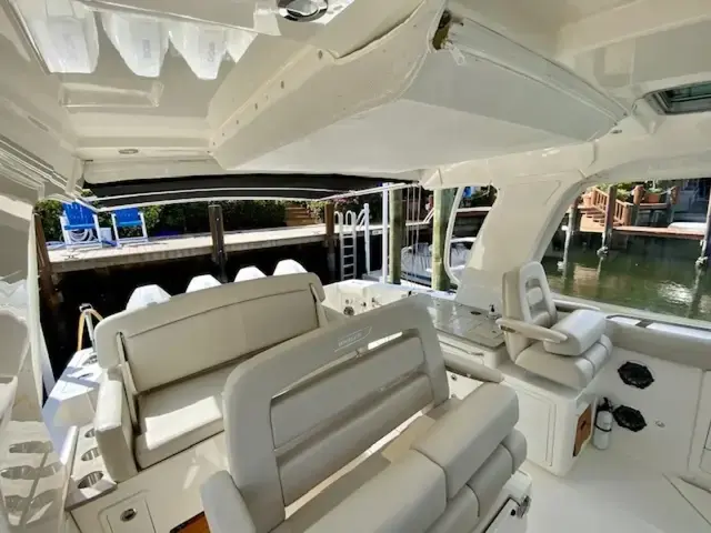 Boston Whaler 380 Realm