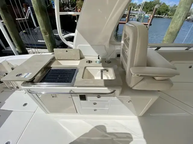 Boston Whaler 380 Realm