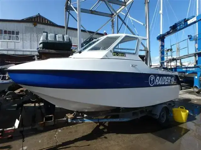 Raider 18 Wheelhouse