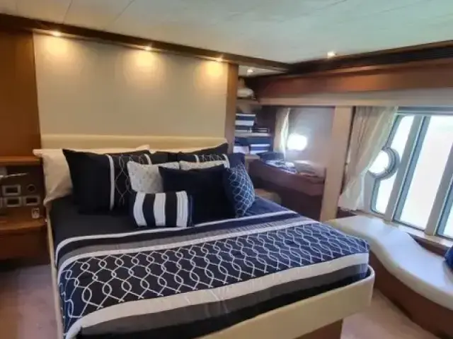 Ferretti Yachts 780