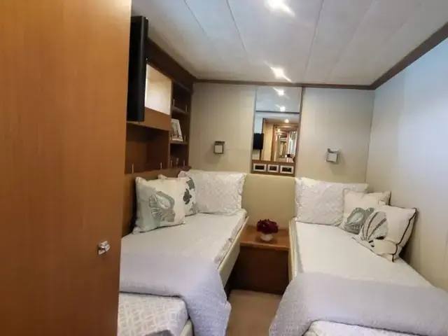 Ferretti Yachts 780