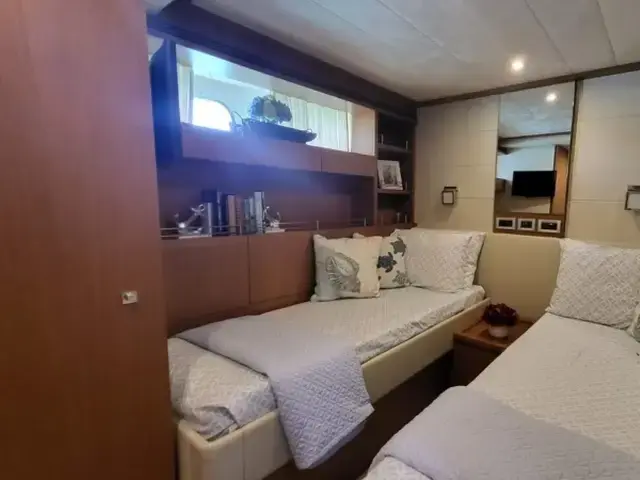 Ferretti Yachts 780