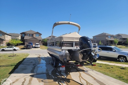 Sun Tracker XP3 Fishing barge 24