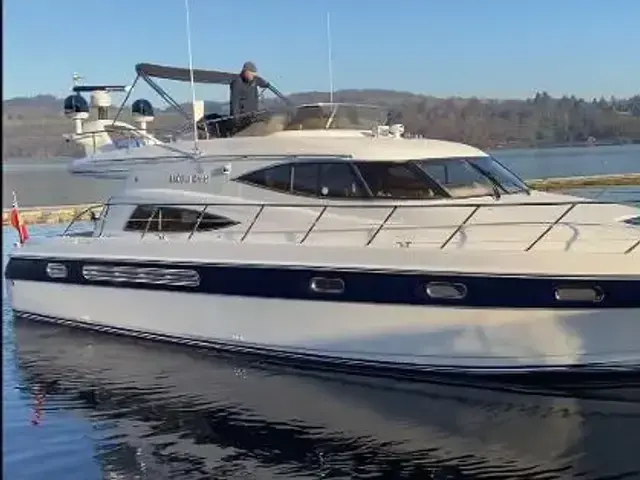 Sealine T52