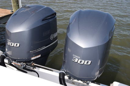 Robalo R300