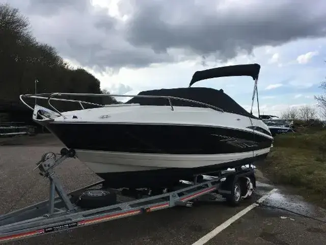 Bayliner 702 Cuddy