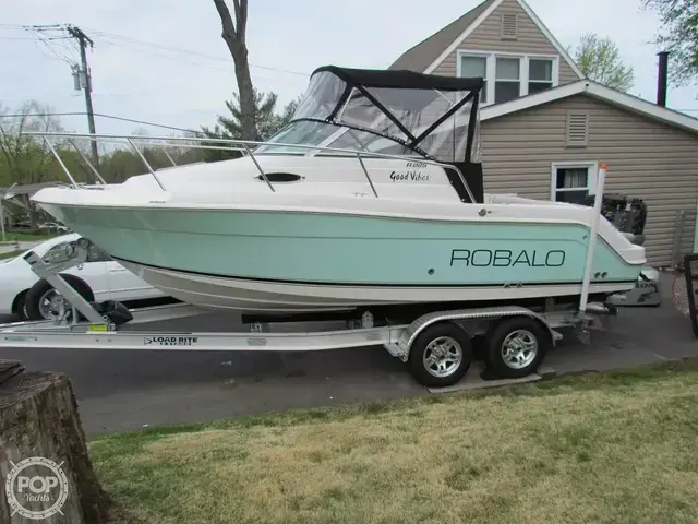 Robalo R225