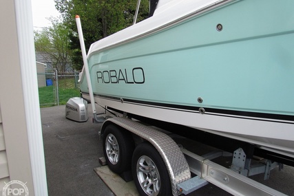 Robalo R225