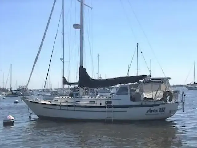 Pacific Seacraft Crealock 37