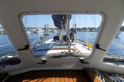 Pacific Seacraft Crealock 37