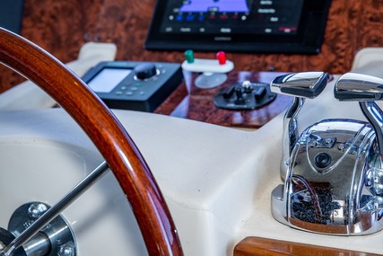 Meridian 580 Pilothouse