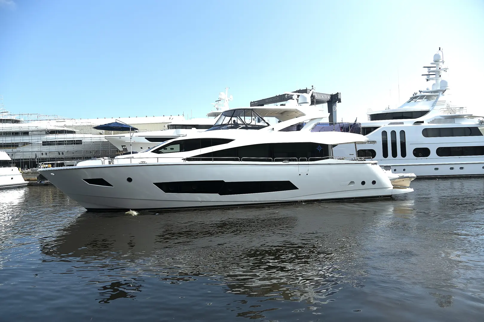 2019 Sunseeker 86 yacht