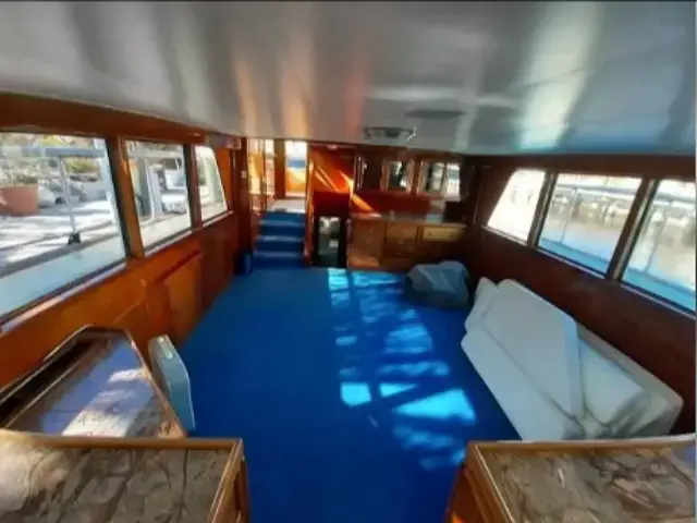 Burger Flybridge Motoryacht