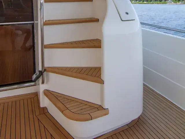 Ferretti Yachts 76