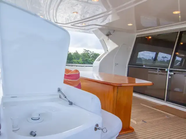 Ferretti Yachts 76