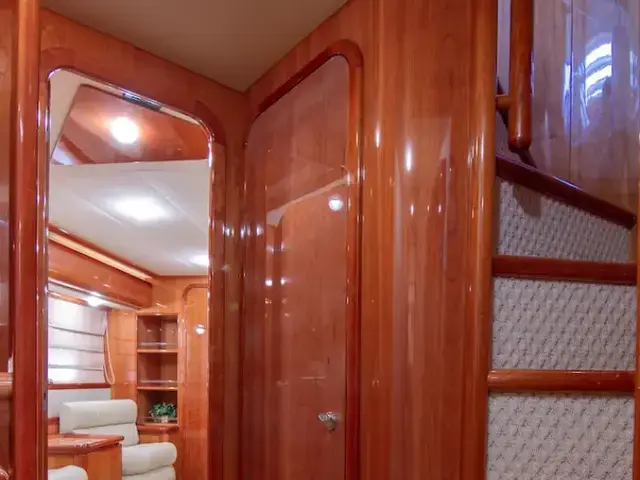 Ferretti Yachts 76