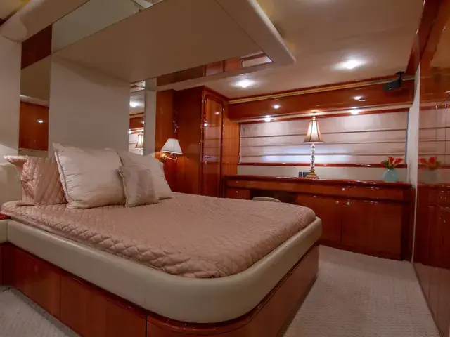 Ferretti Yachts 76