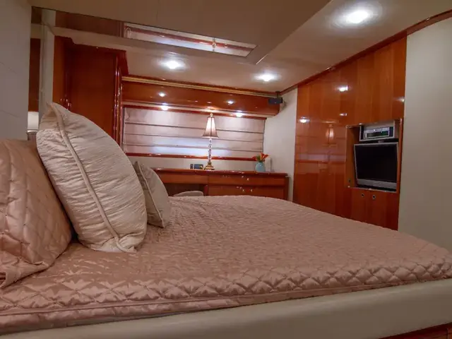 Ferretti Yachts 76