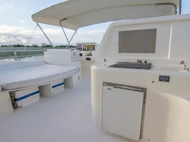 Ferretti Yachts 76