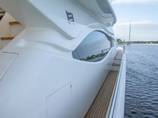 Ferretti Yachts 76